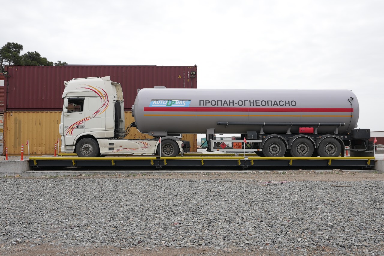 60 ton DVALI S truck scale installed view